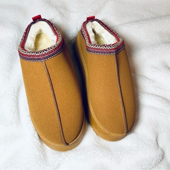 NWOT Women's Wool Slippers - Size: US 8-8.5 - Picture 7 of 13